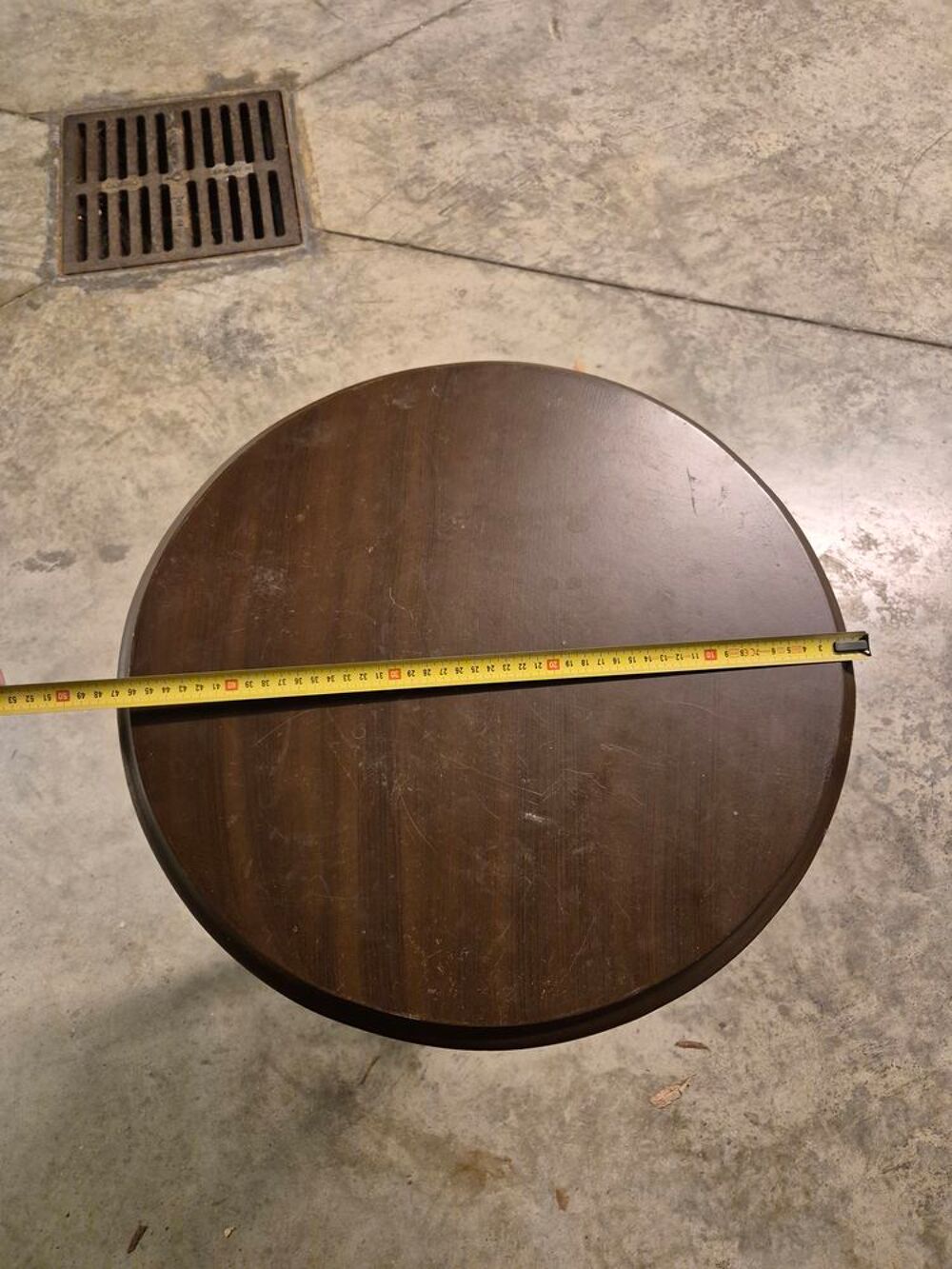 table pour pose d'objet divers. Décoration
