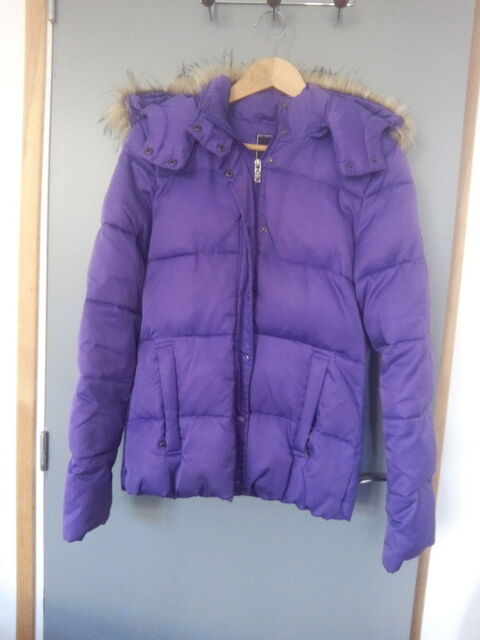 Doudoune de marque LEE COOPER.
15 Montesquieu-Volvestre (31)
