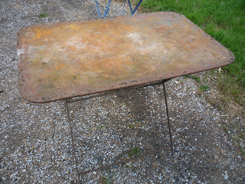 Table fer t&ocirc;l&eacute; / terrasse / jardin
Jardin