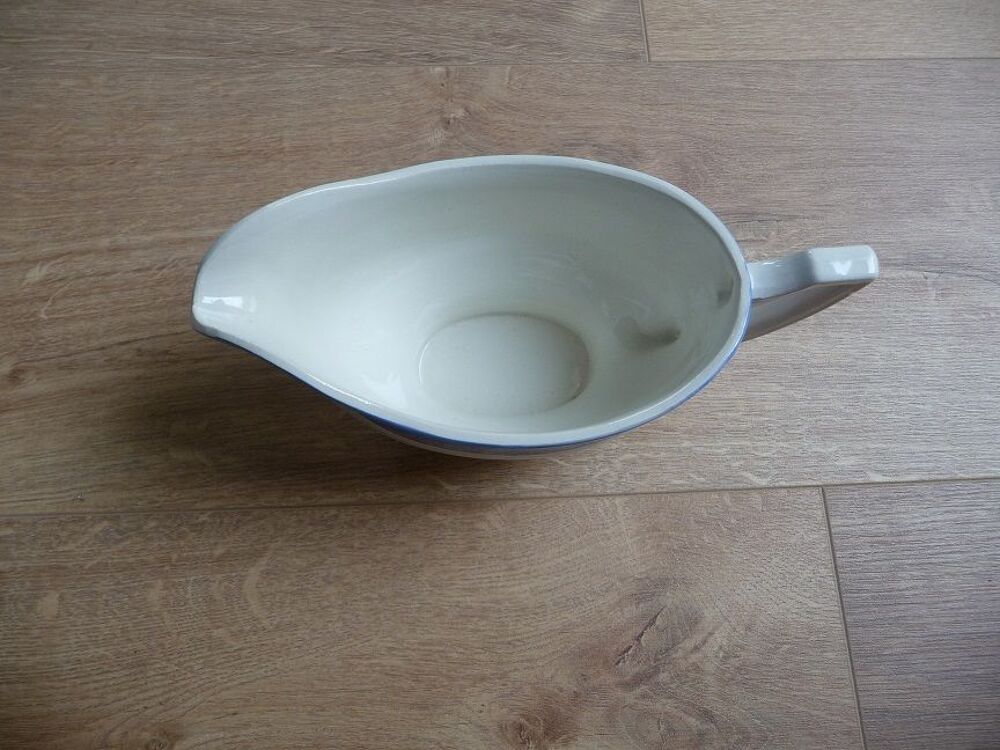 Belle sauci&egrave;re ancienne bleue &amp; blanche C&eacute;ranord Cuisine
