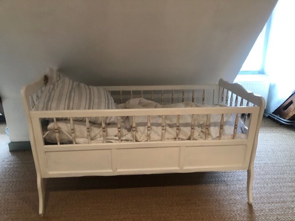 Lit enfant bois blanc &agrave; barreaux Mobilier enfants