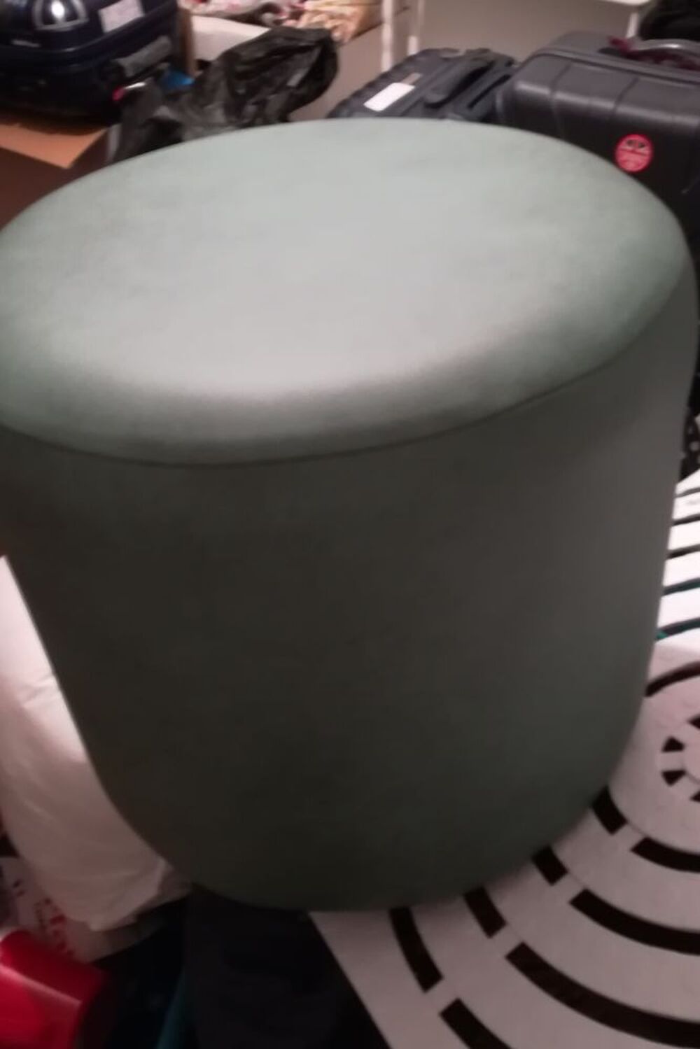 POUF en cuir
10 E PIECE Meubles