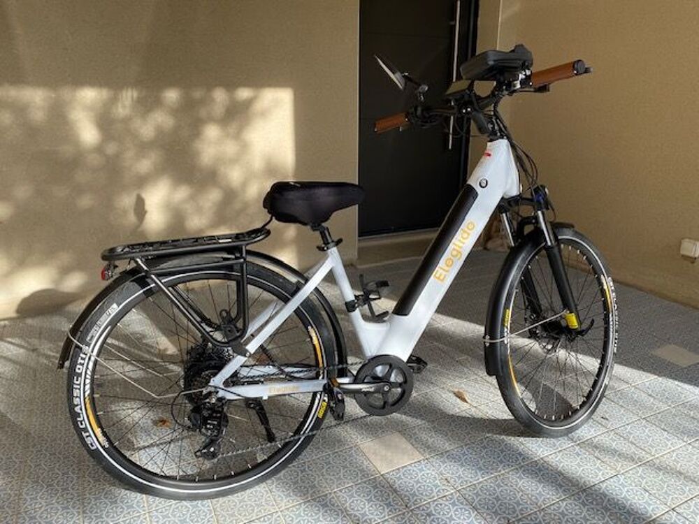VELO ELECTRIQUE JAMAIS SERVI
Valeur neuf : 1 OOO euros Vélos