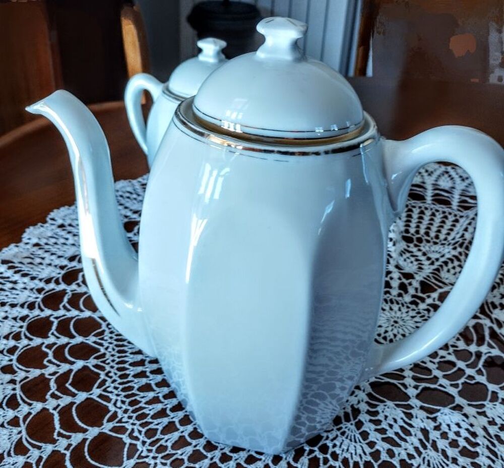 cafeti&egrave;re porcelaine:
Décoration