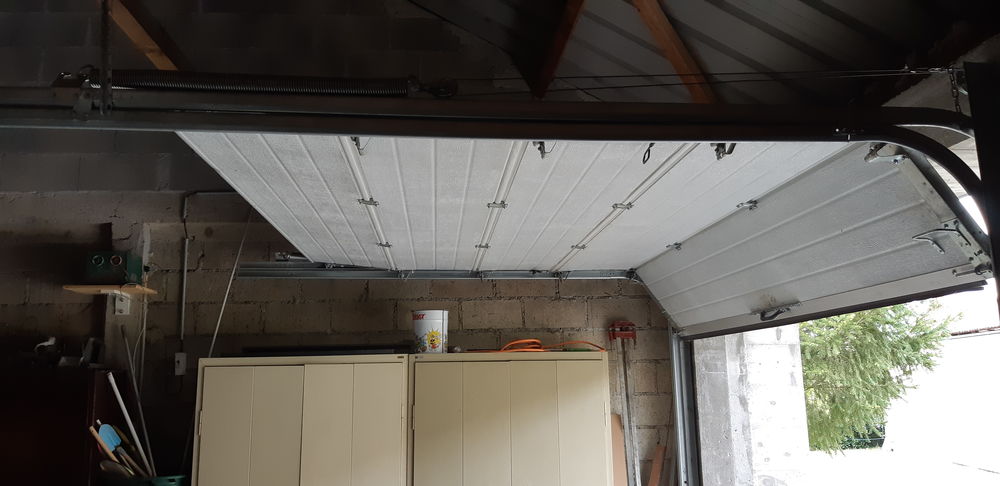 Porte garage sectionnelle. Bricolage