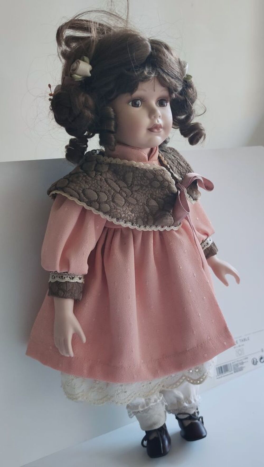 Jolie Poup&eacute;e en porcelaine
A d&eacute;battre 