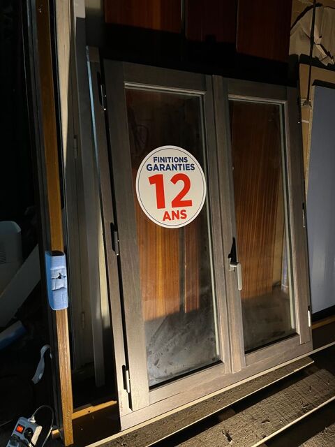 Fen�tre bois vieillie ext�rieur / blanc, interieur 146 x 136 185 Decazeville (12)