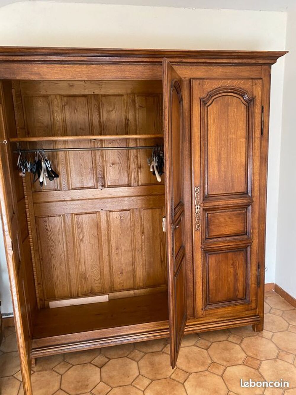 Armoire 3 portes en ch&ecirc;ne massif Meubles