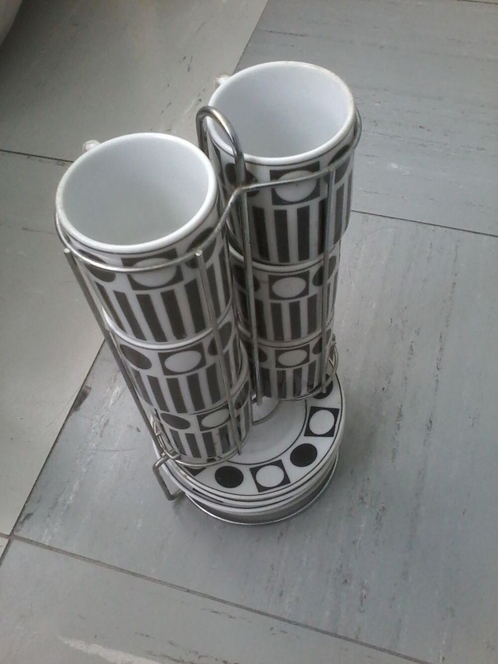 Support avec 6 tasses et 6 soucoupe Electroménager