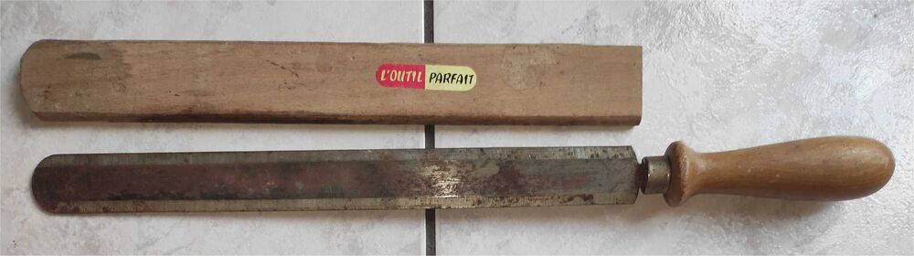 Couteau de tapissier L'Outil Parfait avec &eacute;tui en bois Bricolage