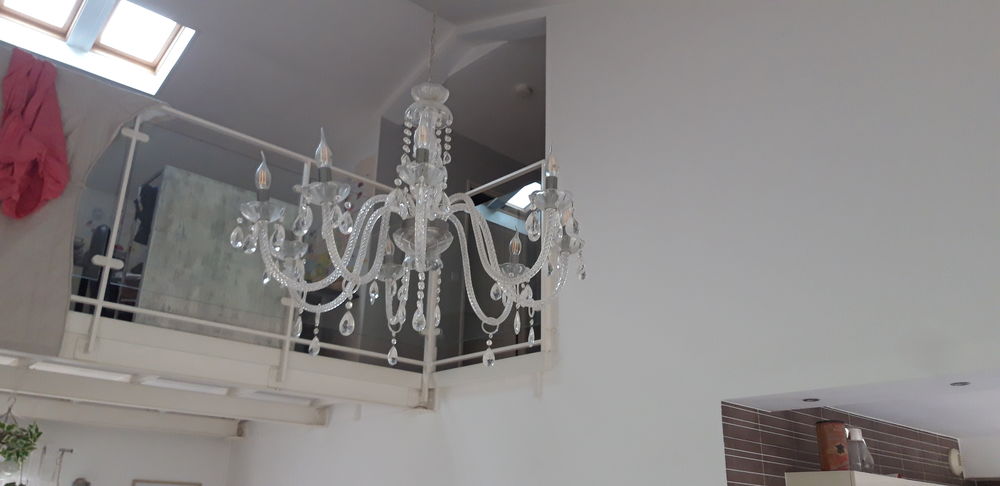 Lustre 8 branches &agrave; pampilles tout en verre valeur 700€ Décoration