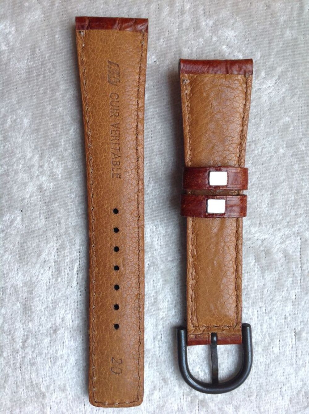BRACELET MONTRE MARRON EN CUIR SANS POMPES TAILLE 20
Bijoux et montres