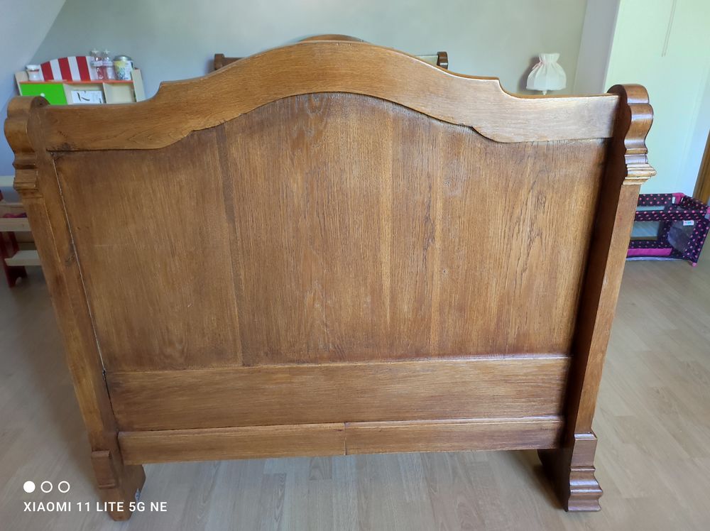 Lit ancien en bois avec sommier et matelas Meubles