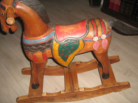 Cheval ancien en bois 0 L'Isle-sur-la-Sorgue (84)