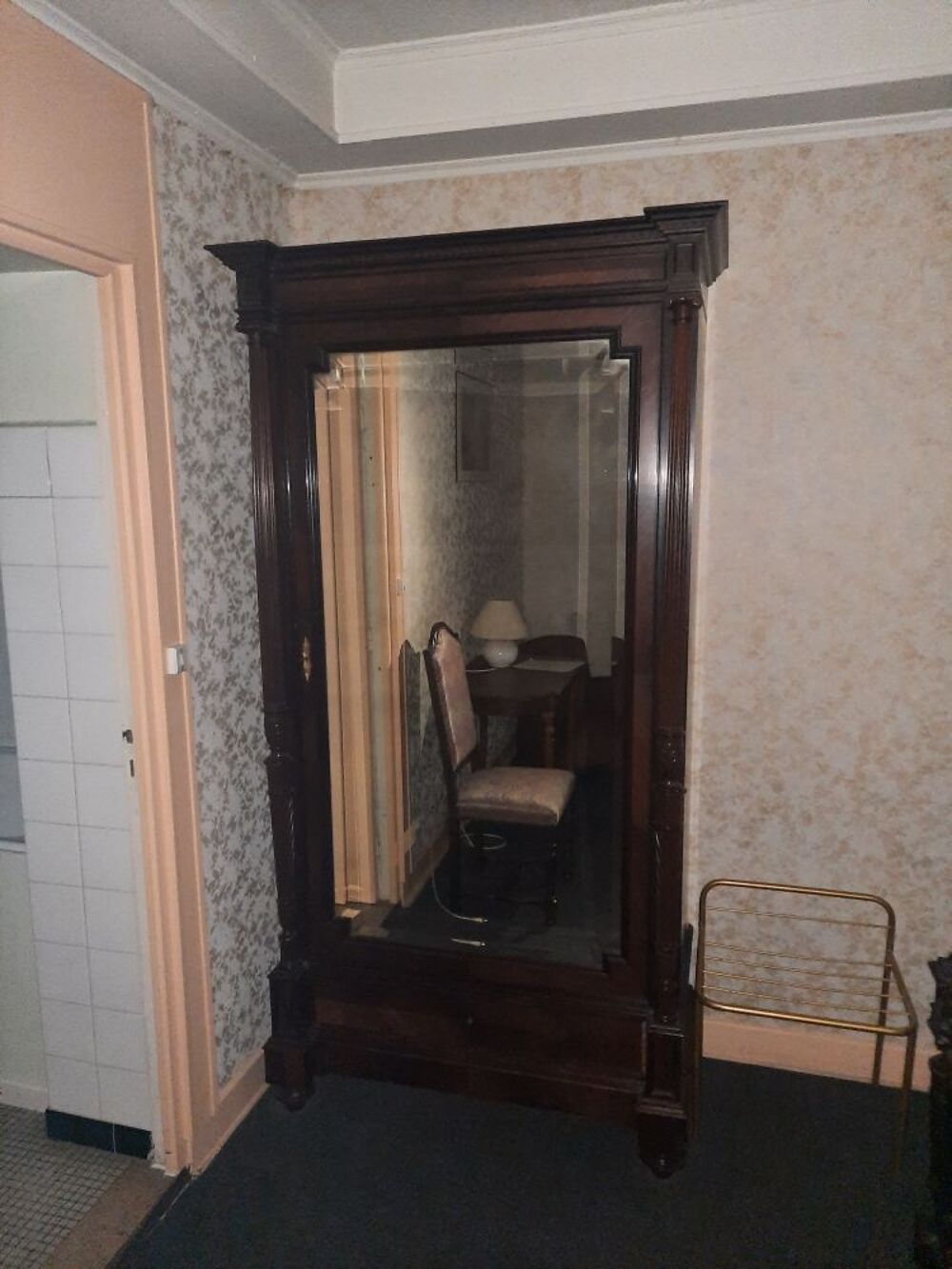 2 lits avec armoire ancienne un bonne &eacute;tat encore Meubles