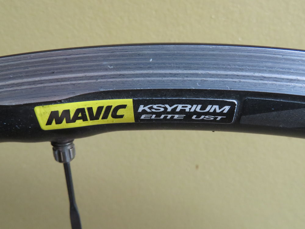 Stop affaire, magnifique roue Mavic Ksyrium Elite Ust. Vélos