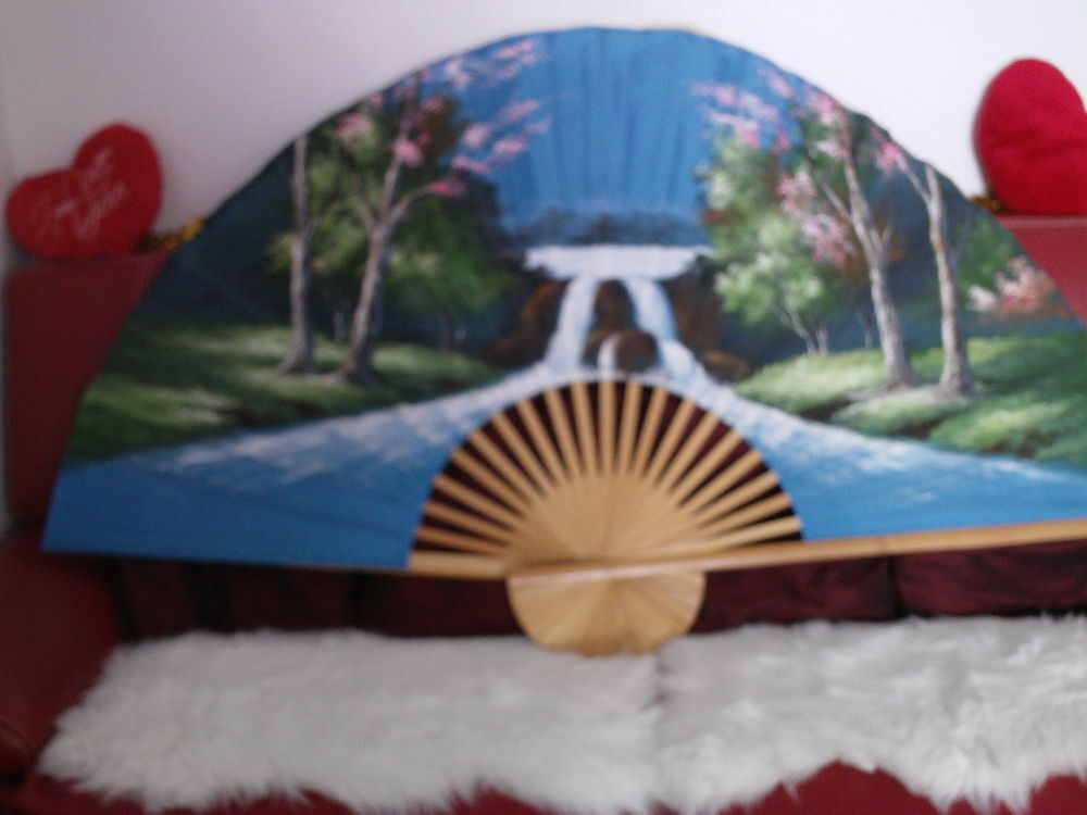 Joli &eacute;ventail ancien peint main en satin de soie 155 cm 