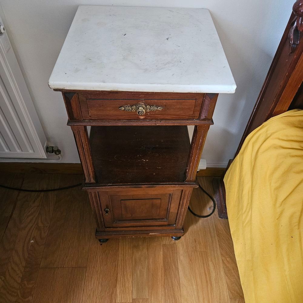 Lit ancien, table de chevet et matelas Meubles