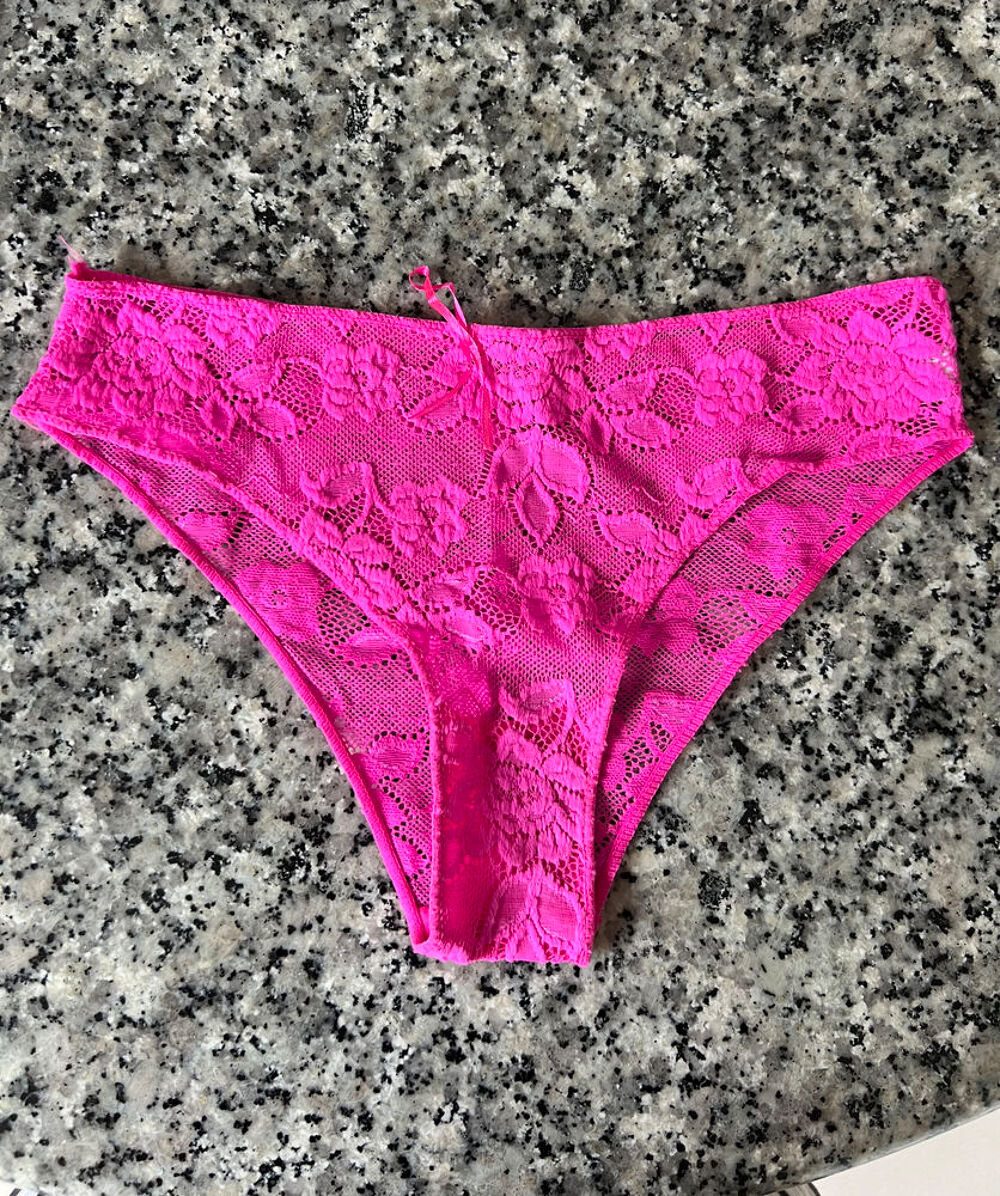 Culotte fuchsia dentelle taille XS/S. Neuve jamais port&eacute;e Vêtements