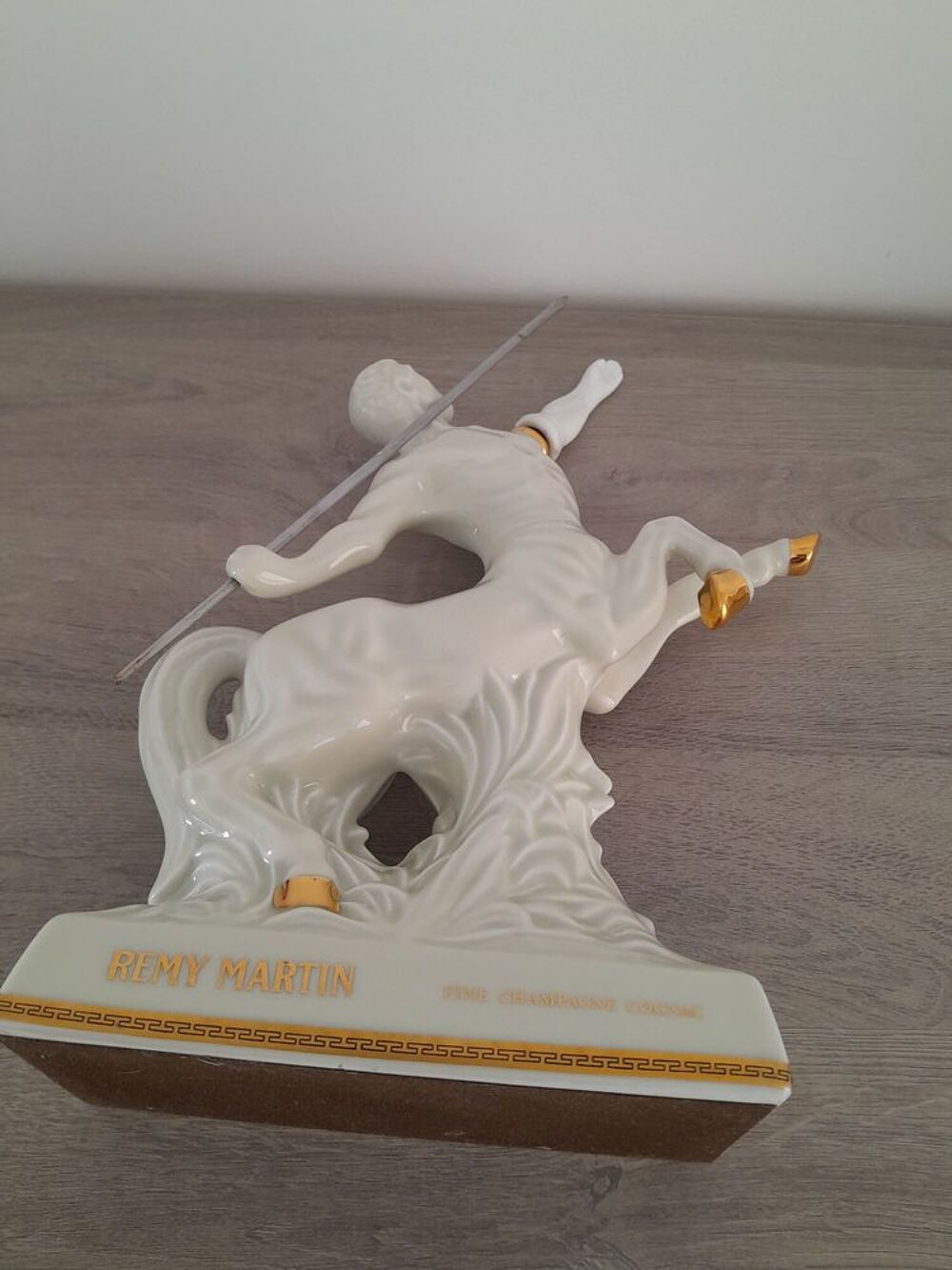 CENTAURE VIDE REMY MARTIN EN PORCELAINE T 0627473514
Décoration