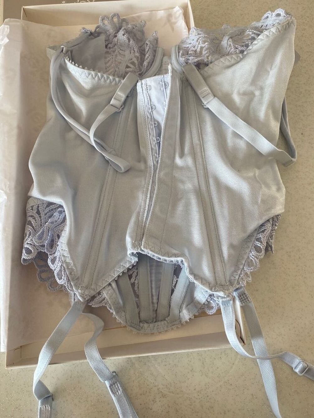 GUEPIERE EN DENTELLE MARQUE LEJABY PERLE TAILLE 85 B Vêtements