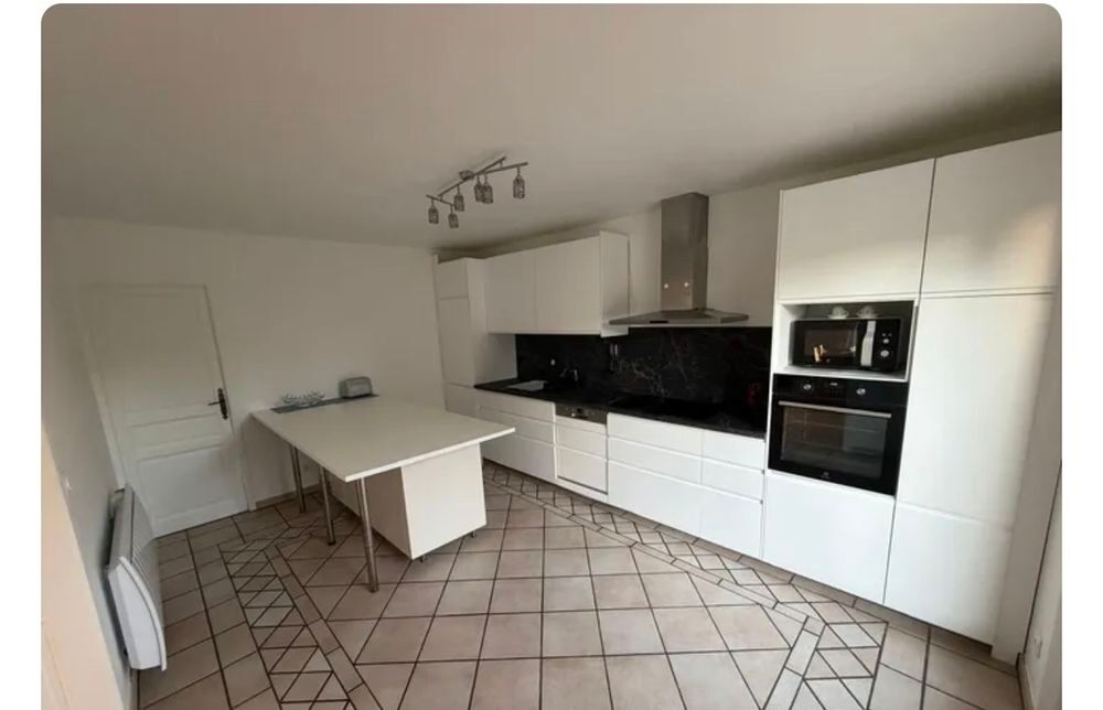 Vente Maison Ancienne ferme rénovée, 4 chambres et piscine chauffée Chainaz-les-frasses
