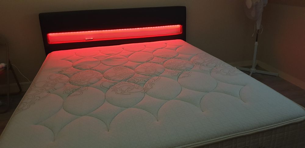 Lit coffre avec led et t&eacute;l&eacute;commande Meubles