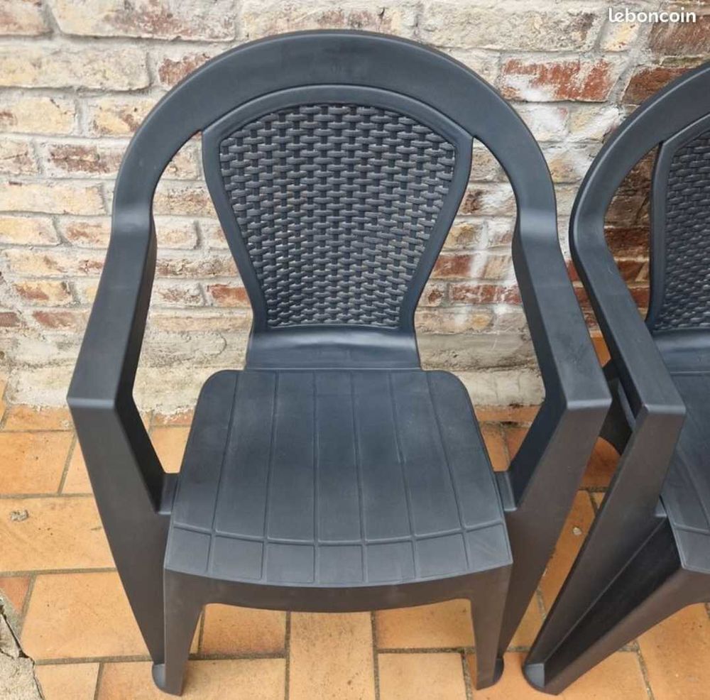 table de jardin avec 2 chaises Jardin