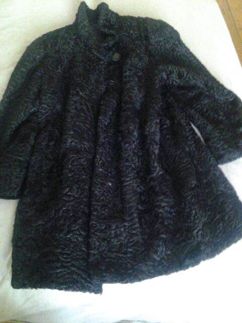 MANTEAU FAIT MAIN EN ASTRAKAN D OCCASION 31 Saint-Pierre-ls-Nemours (77)