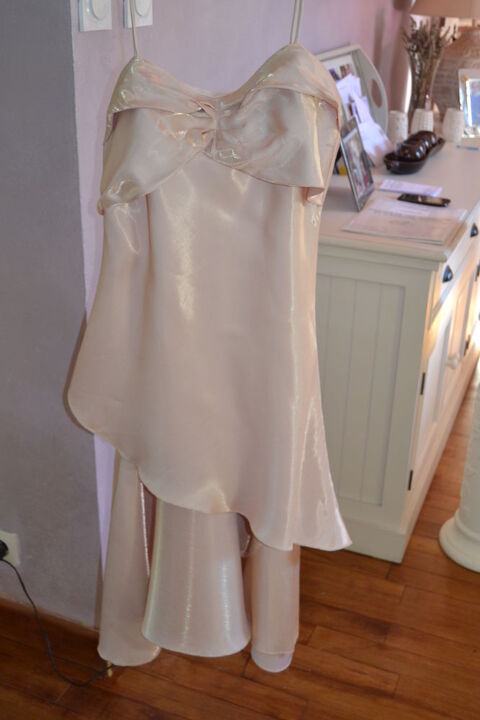 ROBE  SAUMON CLAIR AVEC FOULARD 10 Saint-Saturnin-lès-Apt (84)