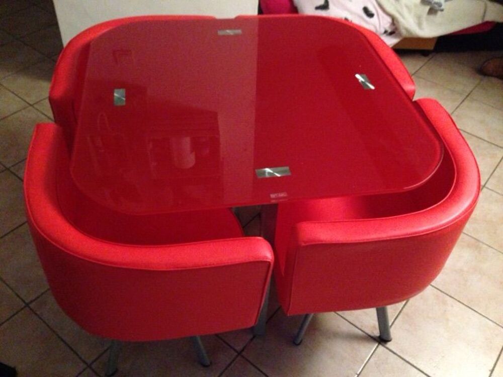Table verre tremp&eacute; et m&eacute;tal, rouge, avec ses 4 chaises Meubles