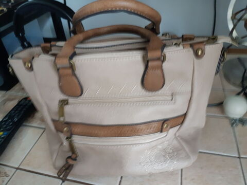 Sac pratique à multi-poches fermées 20 Antibes (06)