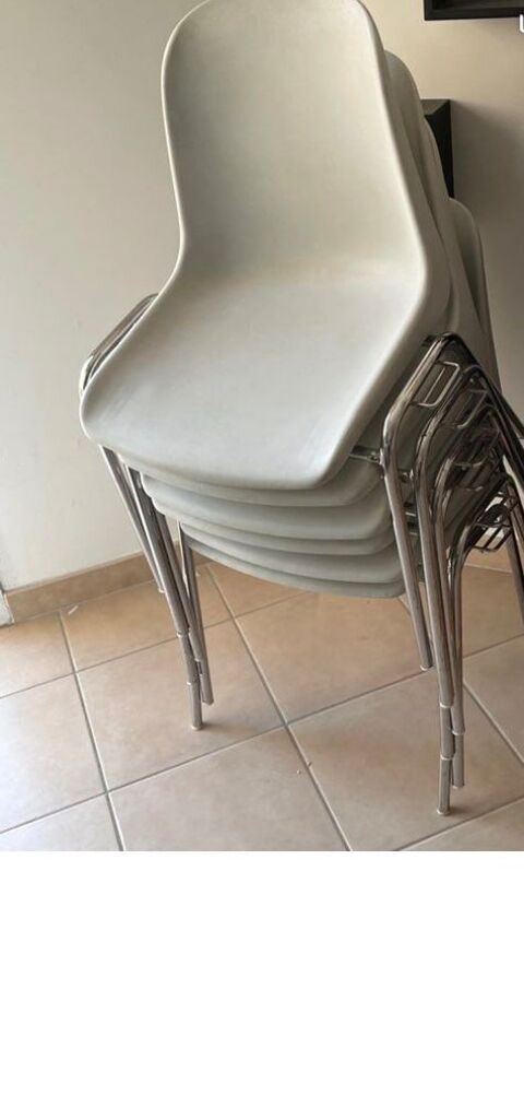 Lot de 6 chaises empilables  40 Belley (01)