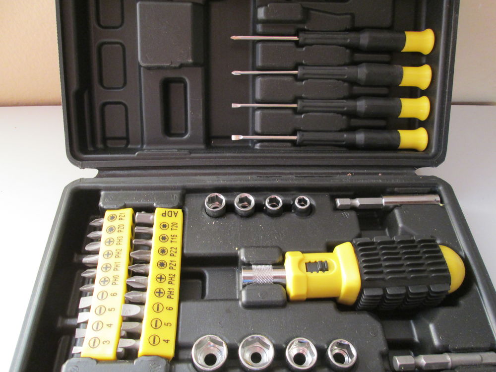 COFFRET A OUTILS NEUF Bricolage