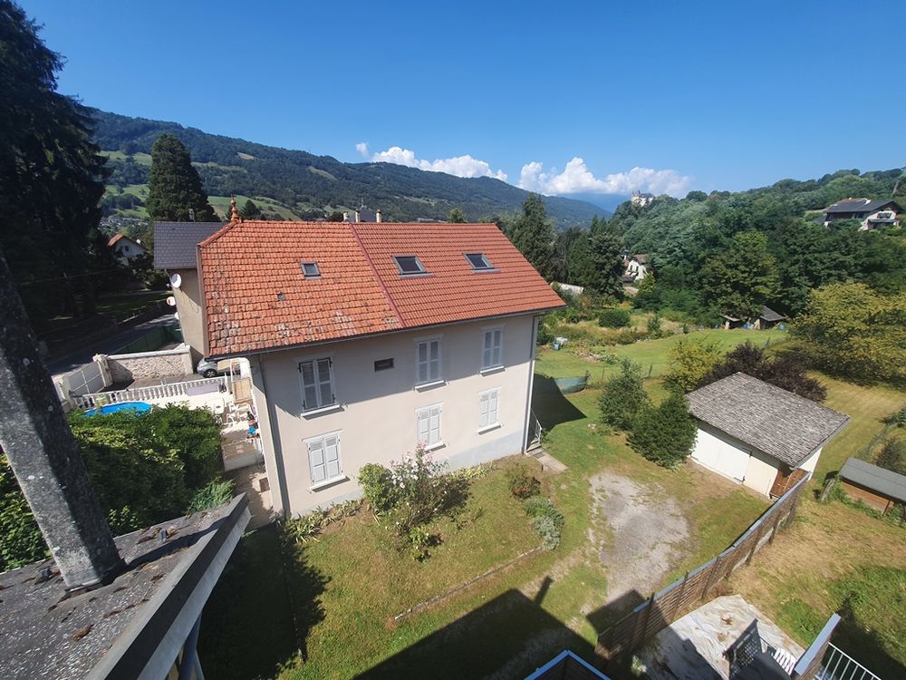 Location Appartement T4 triplex 120 m2, terrasse+piscine priv�es, jardin partag� La rochette