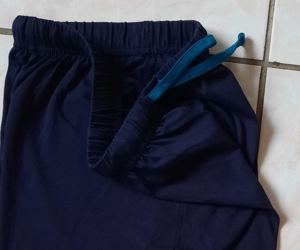 Short de pyjama homme bleu marine T 36 ou T 38 neuf Vêtements