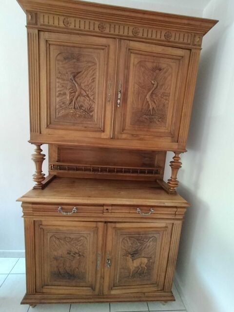 buffet ancien double corps  dimensions haut  89 hauteur sans les pieds, 125 hauteur avec pieds , longueur 118 cms. Dimensions bas  hauteur 99 avec pieds et 89 hauteur sans pieds , longueur 127 cms 130 Satillieu (07)