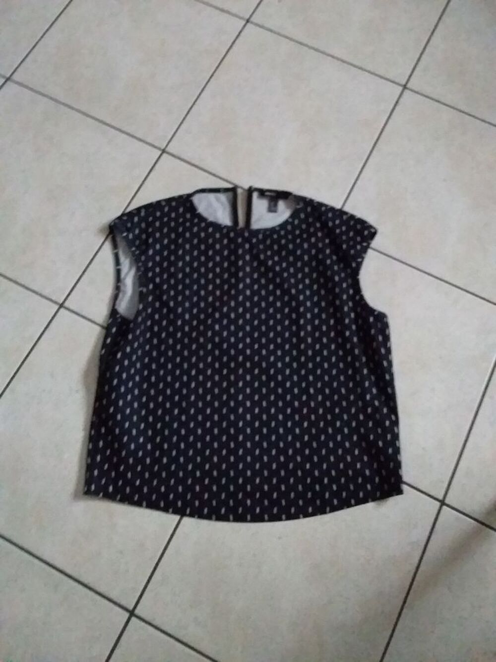 Haut noir MOTIF trait blanc Vêtements