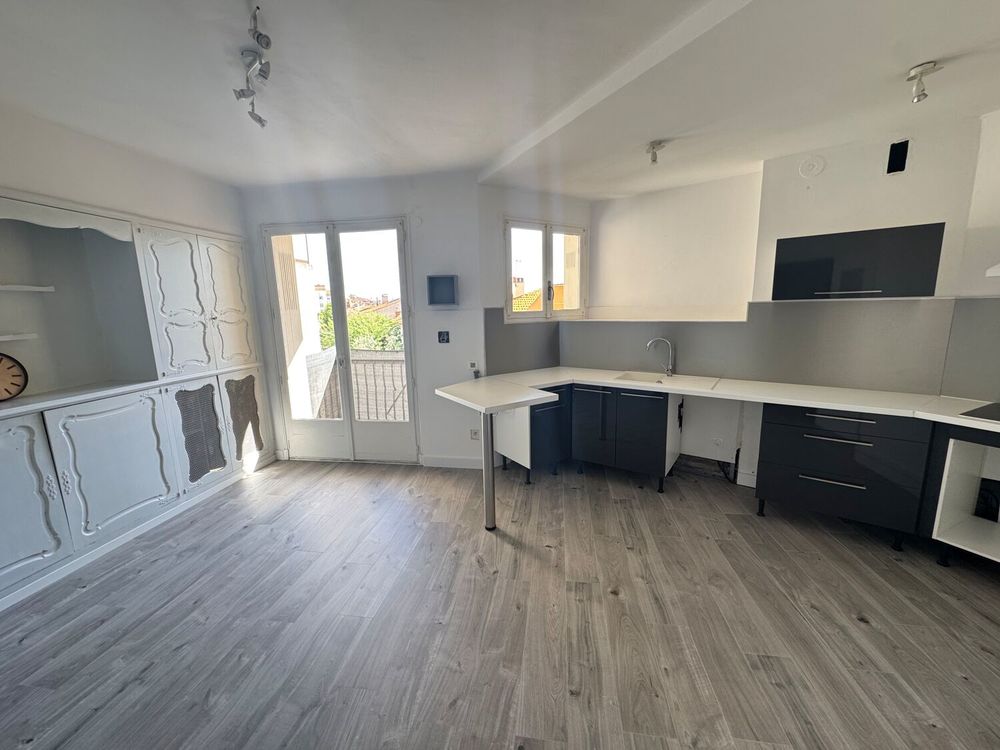 Vente Appartement Grand T3 traversant 91 m² - 3 balcons - Parking privatif - C Perpignan