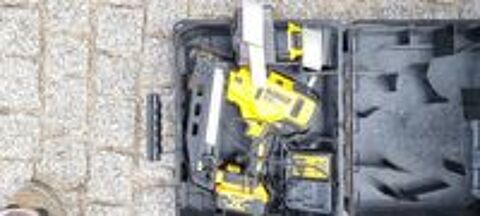   agrapheuse DEWALT tres peu servie 