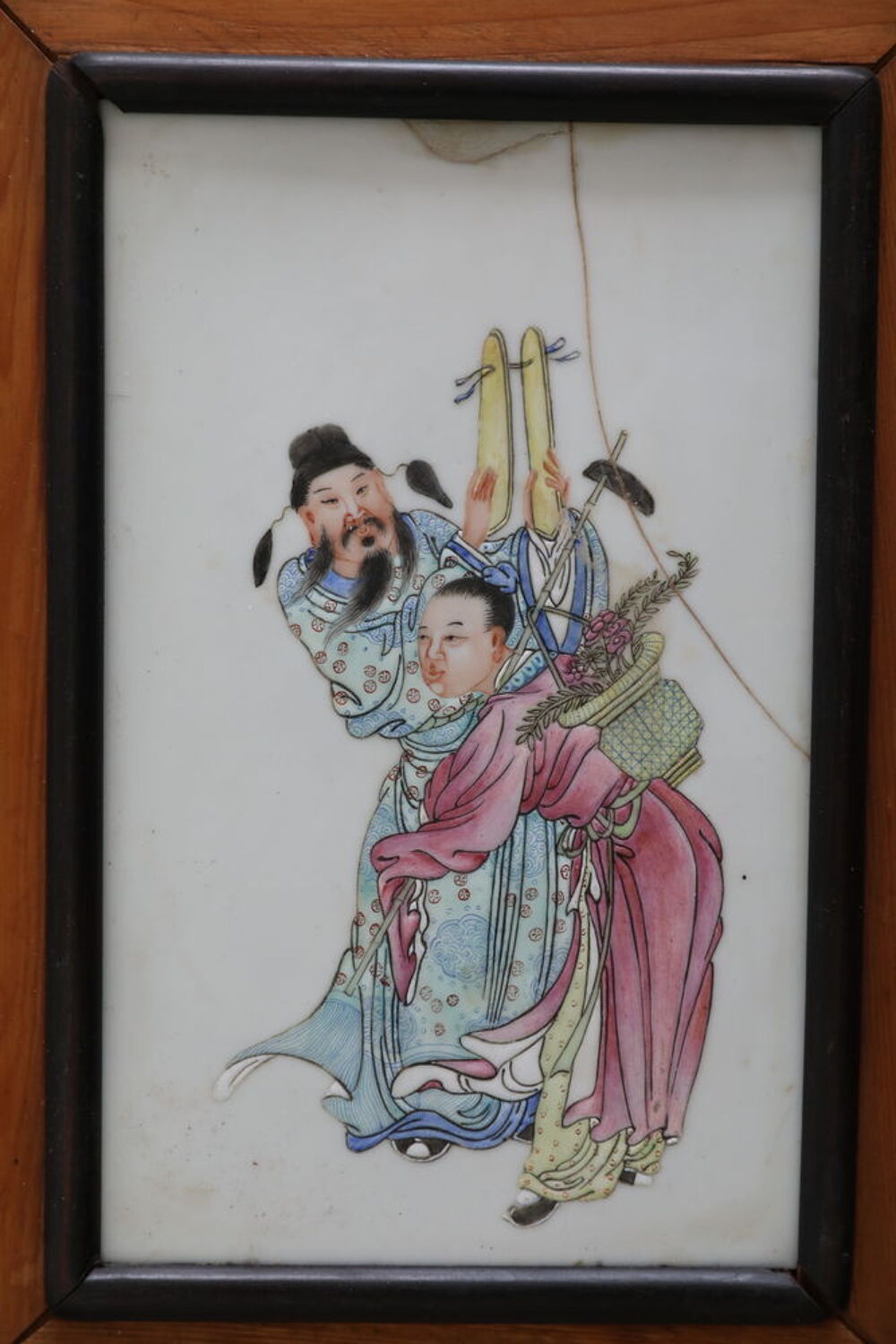 PLAQUE CHINOISE AVEC CADRE FAMILLE ROSE 