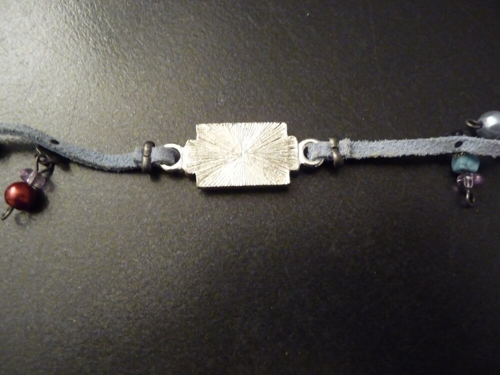 Bracelet en Daim Bleu Ciel et en M&eacute;tal Argent&eacute;- Neuf Bijoux et montres