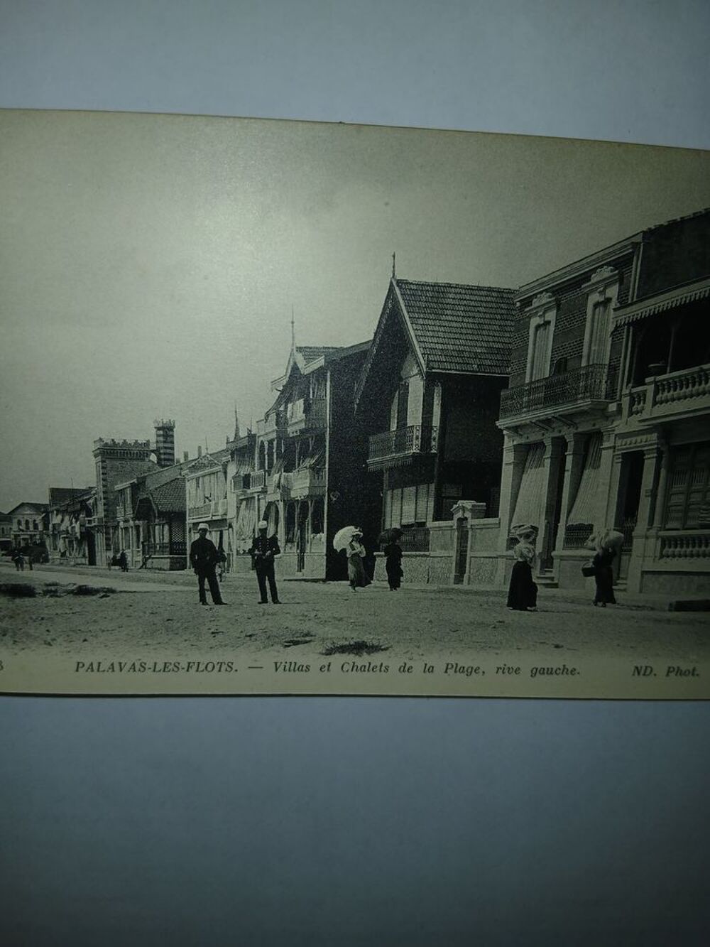Cartes postales anciennes de Palavas, Nimes et Toulon 