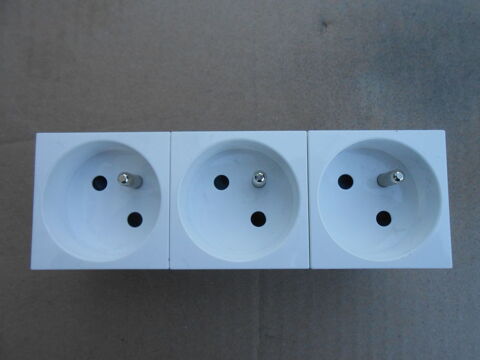 BLOC DE PRISES LEGRAND  77143 (64) 10 Vend�me (41)
