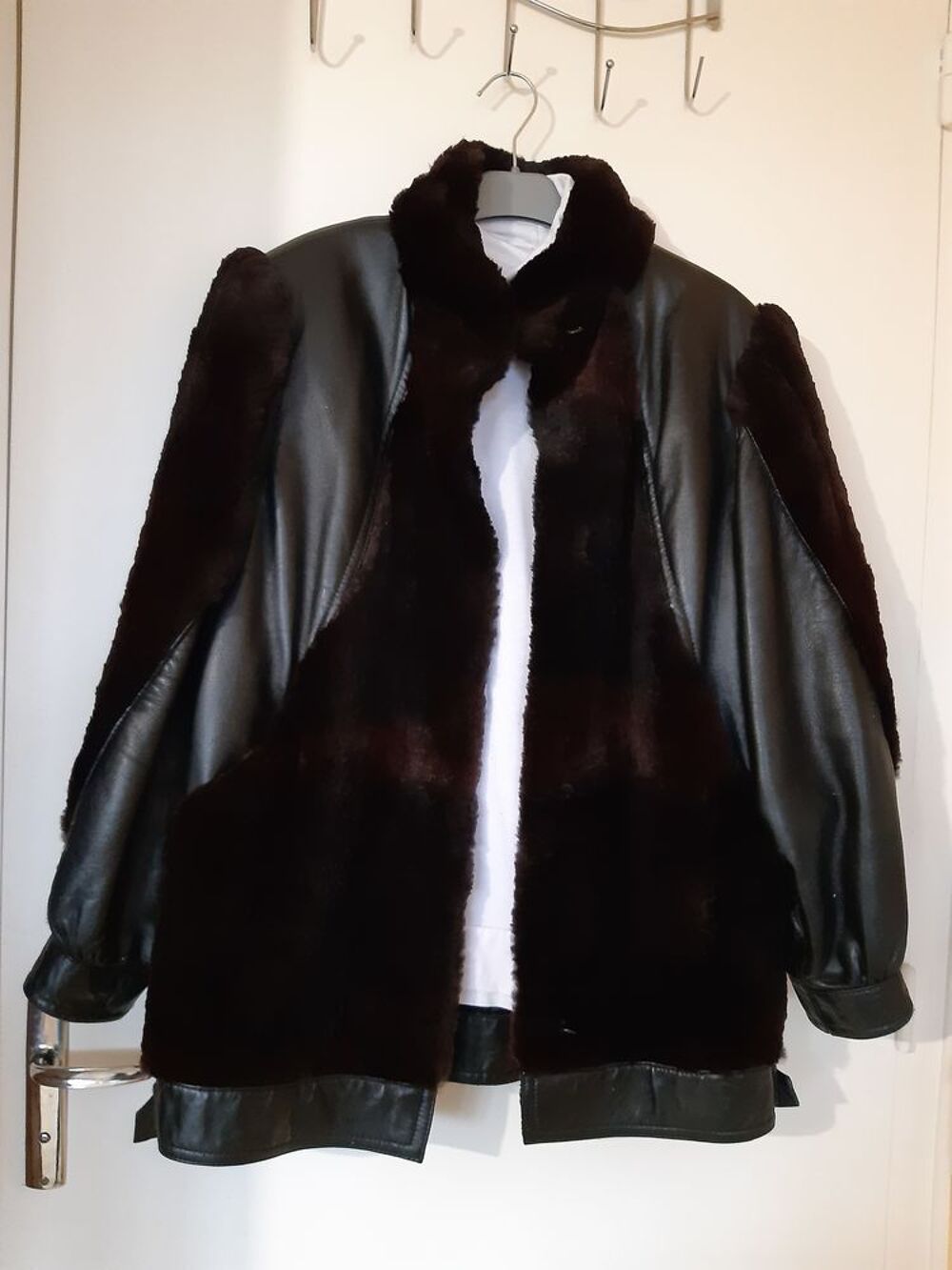 Veste Cuir et Fourrure Tannerie ESCHBACH Poligny. Vêtements