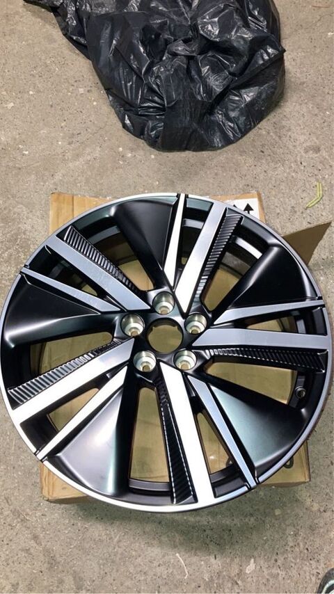 Pi&egrave;ces et &eacute;quipements Voiture Pneu voiture - roue  occasion Aix-en-Provence 13090