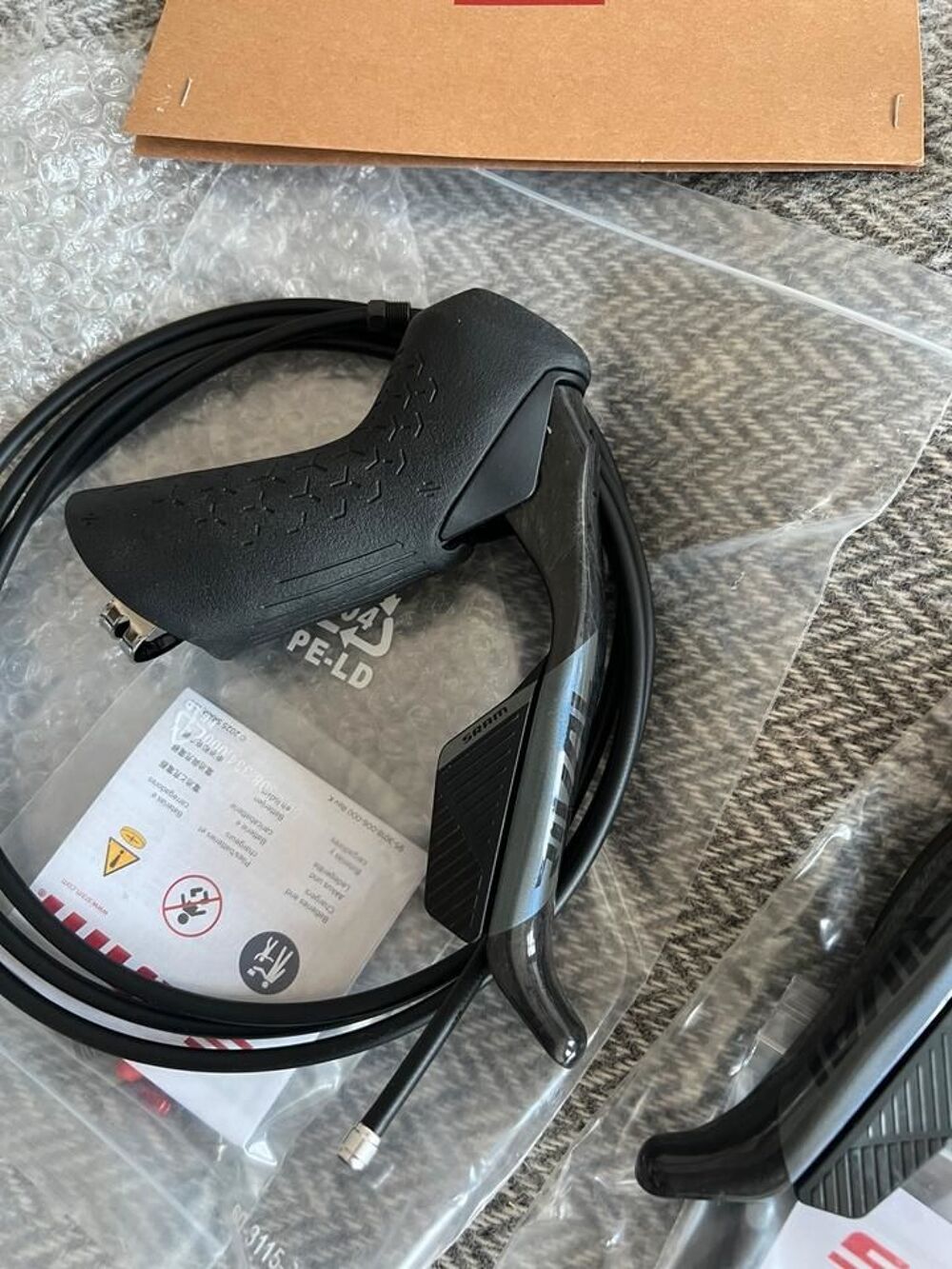 Manettes SRAM Rival AXS E1 Vélos