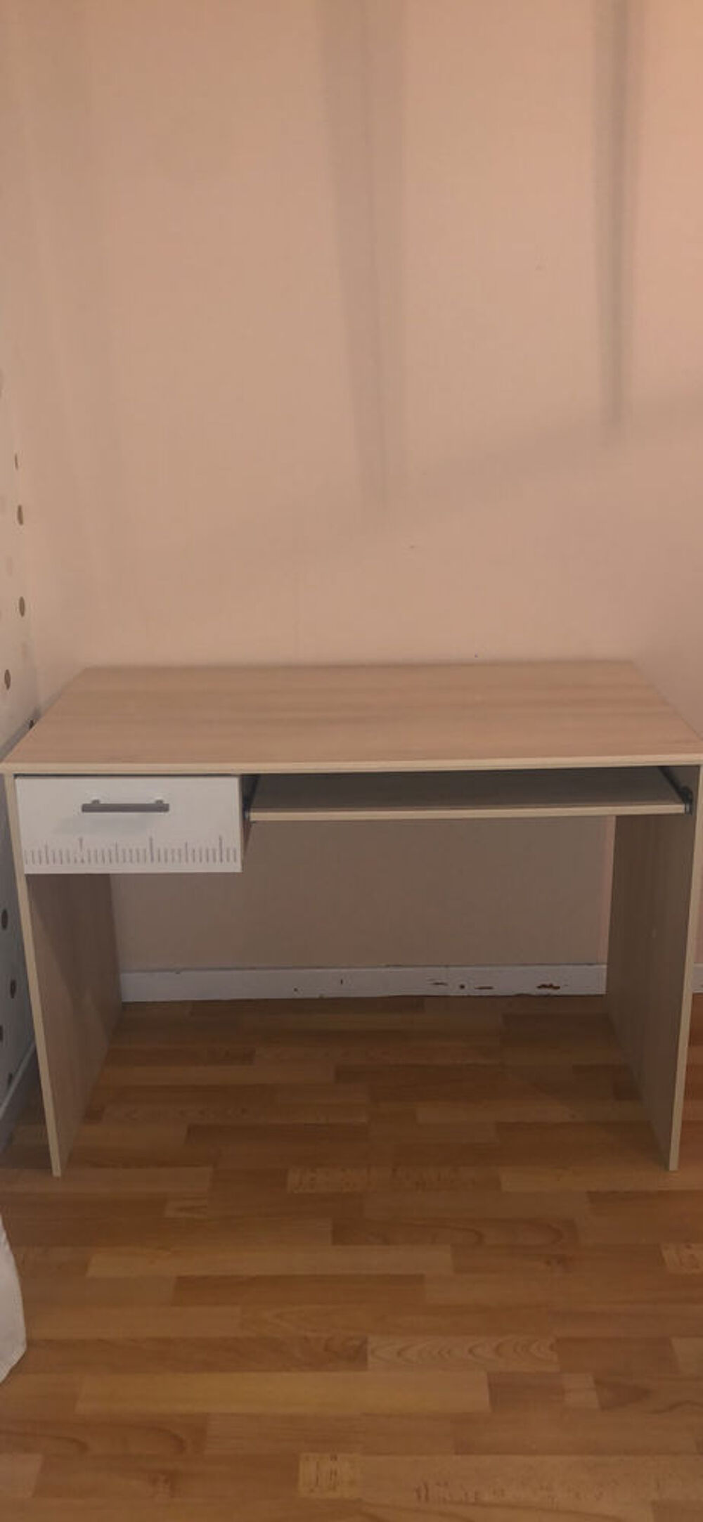 Bureau de chambre en bon &eacute;tat &agrave; 60 euros Meubles