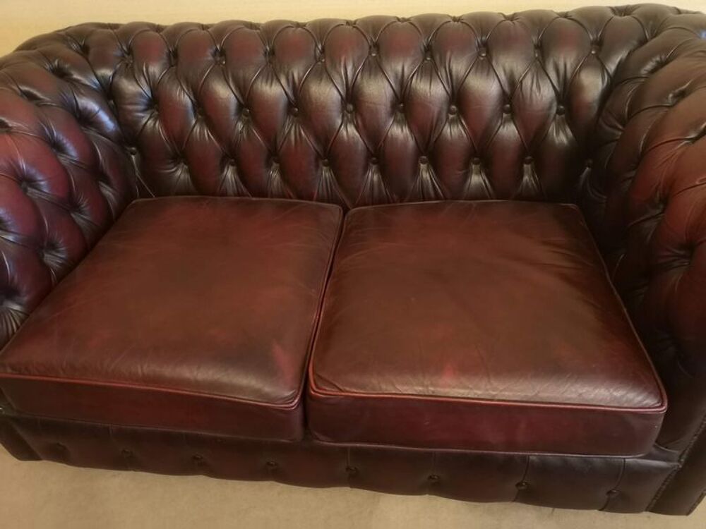 Canap&eacute; chesterfield cuir bordeaux deux places Meubles