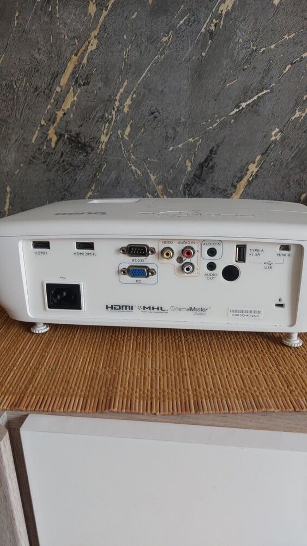 VIDEO RETROPROJECTEUR marque BENQ mod&egrave;le W1090 Photos/Video/TV